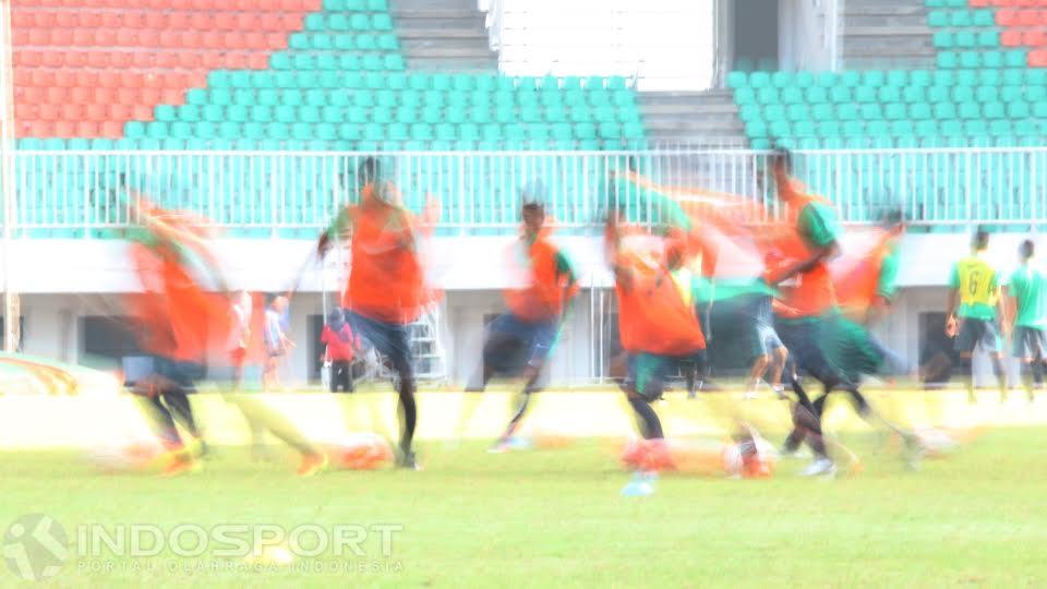 Para pemain Timnas Indonesia saat mengikuti beberapa metode latihan dari Alfred Riedl.